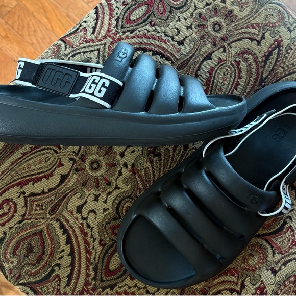 Woman's UGg sport slider . - Picture 2 of 6